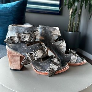 Freebird VIOLET Style in Gray/Cream, Size 8, Excellent Condition.